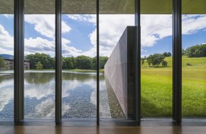 Veduta interna del Visitor Center, progettato da Tadao Ando. © The Clark Art Institute