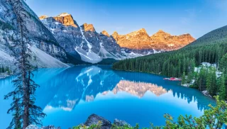 Lago Moraine in Alberta Canada