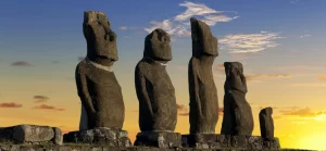 Moai al tramonto cile