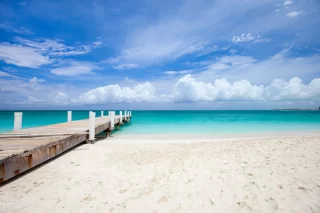 Providenciales isola a Turks e Caicos