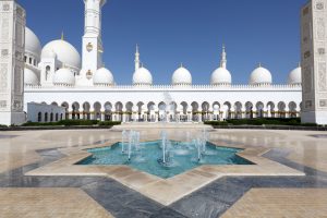 Vista ingresso Moschea bianca di Abu Dhabi