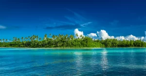 Tropical Rarotonga con palme e spiaggia di sabbia bianca, Isole Cook
