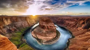 Momento di tramonto alla curva a ferro di cavallo del Grand Canyon National Park. Colorado River