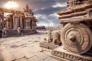 Carro di pietra nel cortile del Tempio Vittala al tramonto cielo coperto a Hampi, Karnataka, India