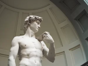 David è un capolavoro di scultura rinascimentale di Michelangelo a firenze