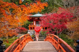 Daigo-ji-temple-with-colorful-red-maple-trees