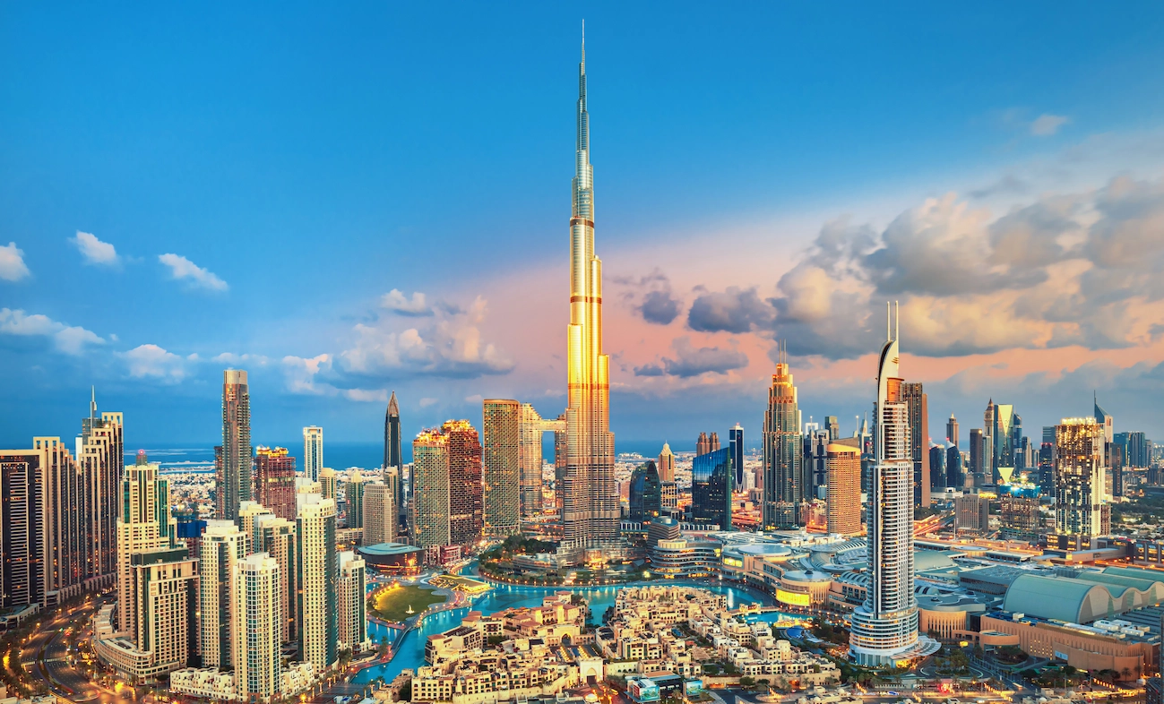 skyline del centro di Dubai con grattacieli