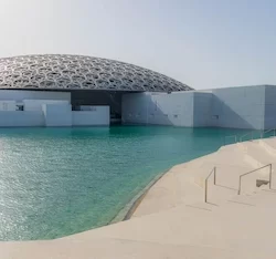 Distretto culturale di Saadiyat Island con il Louvre Abu Dhabi
