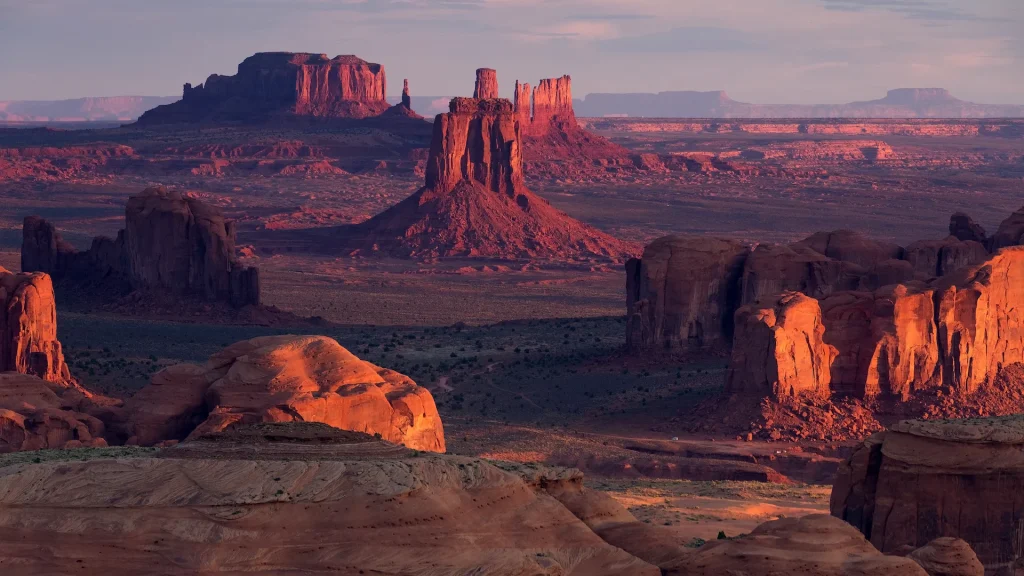Alba a Hunts, luogo della tribù Navajo di Mesa, vicino alla Monument Valley, Arizona, USA