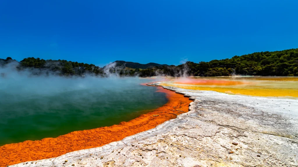 Champagner pool a wai-o-tapu in Rotorua, Nuova Zelanda | Scegli il tuo viaggio su misura in Nuova Zelanda e Isole Cook con Alidays Travel Experience