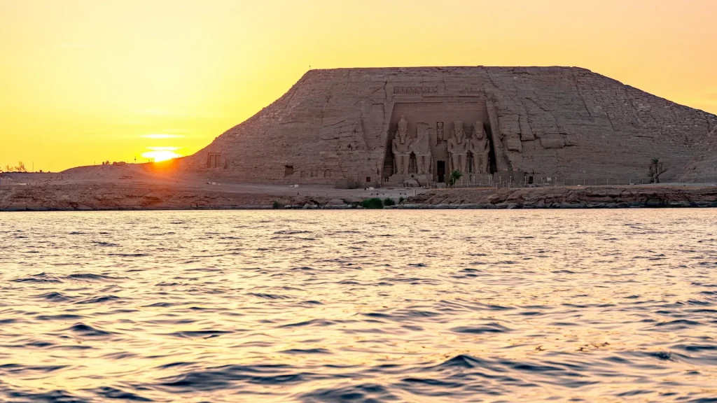 Templi di Abu Simbel visti dal Lago Nasser | Viaggio Cairo e crociera Lago Nasser esclusiva Alidays Travel Experience