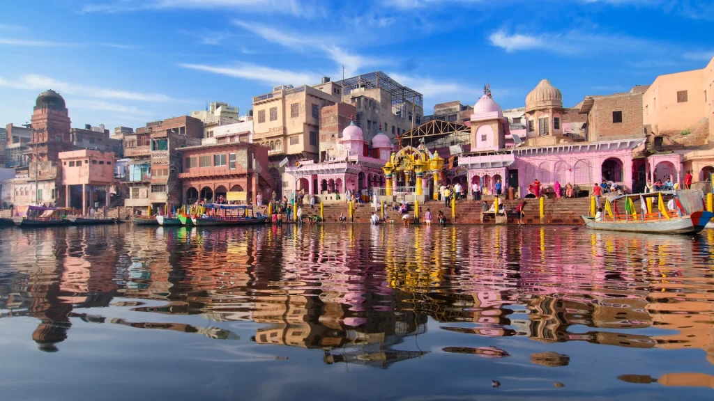 I ghat di Varanasi visti dal fiume Gange | Tour India Imperiale e Varanasi | Esclusiva Alidays Travel Experience
