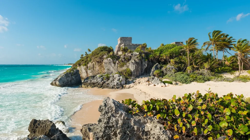 Mare caraibico con acque turchesi e spiagge bianche Tulum rovine Maya Mexico | Viaggio Stati Uniti e Messico: da New York alla Riviera Maya | Esclusiva Alidays Travel Experience