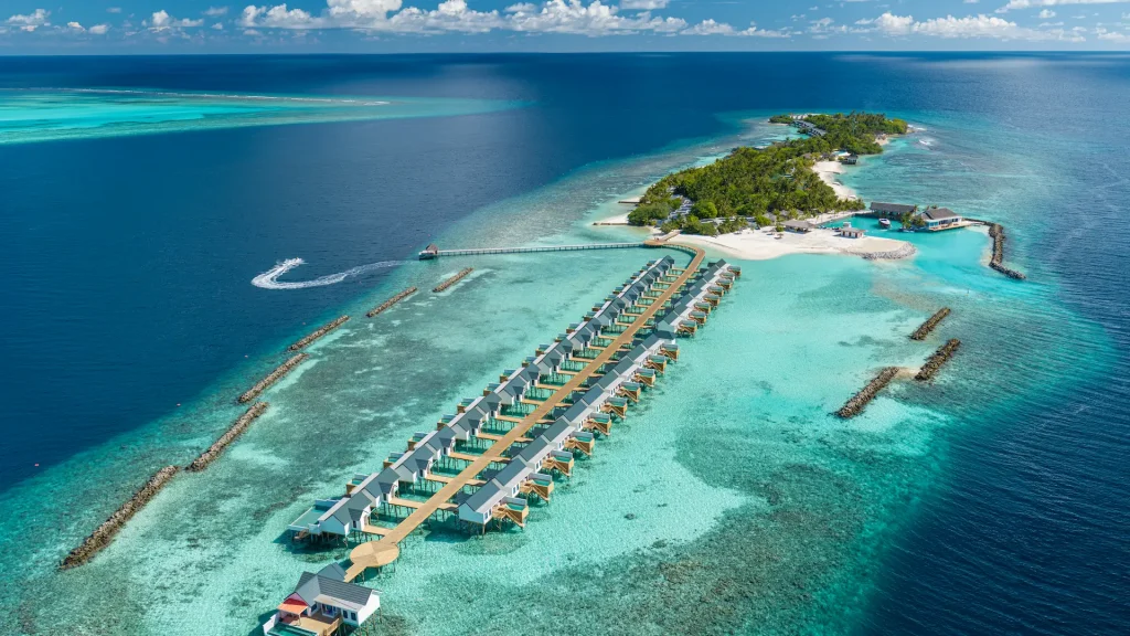 Oblu Nature Helengeli by Sentido - Vista aerea dell'isola | Resort alle Maldive, atollo di Malé Nord | Esclusiva Alidays Travel Experience