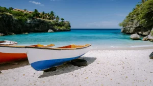 Spiaggia Lagun Beach Cliff Curacao, Lagun Beach Curacao una piccola isola nei Caraibi