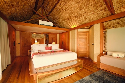 End of Pontoon Overwater Suite bedroom