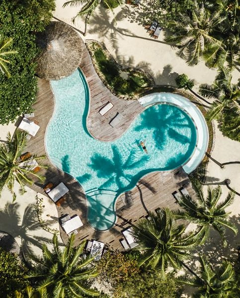 Manuia Pool Bar and swimming pool