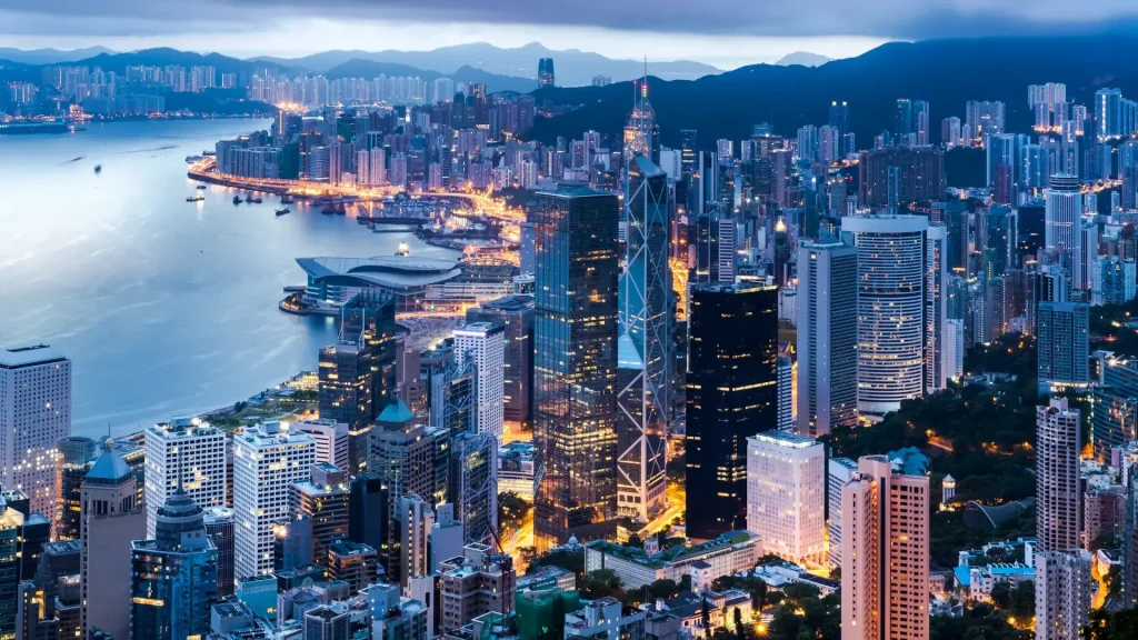 Hong Kong vista della città dall'alto al crepuscolo