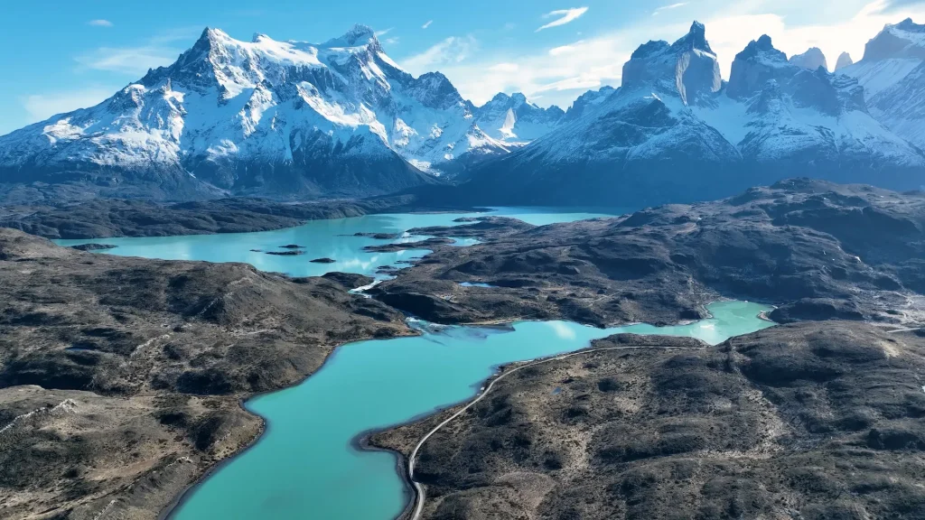 Parco Nazionale Di Torres Del Paine A Punta Arenas Cile. Montagne innevate. Scenario Glaciale. Punta Arenas Cile. Viaggi Invernali. Parco Nazionale Di Torres Del Paine A Punta Arenas Cile | Tour Cile 10 giorni su misura | Esclusiva Alidays Travel Experience