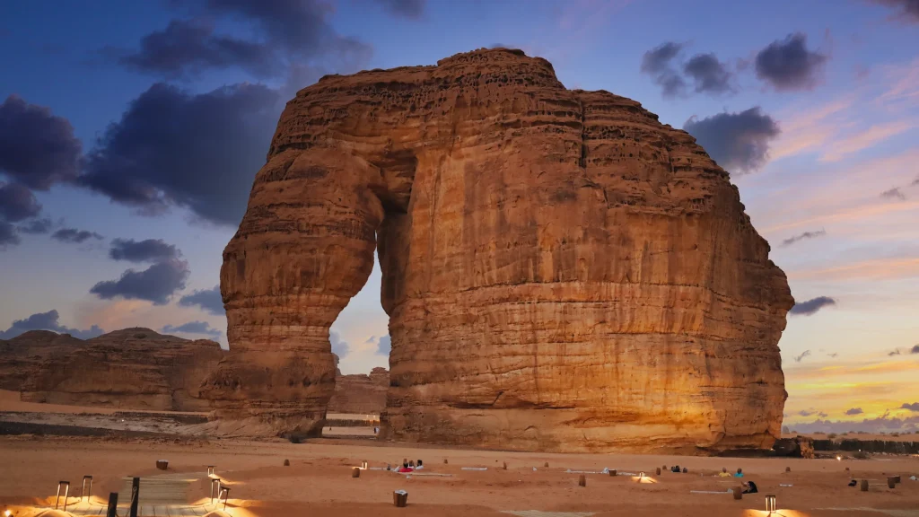 Al Ula, Arabia Saudita, Roccia dell'Elefante Attrazioni e siti turistici in Arabia Saudita - Saudi Tourism, KSA - Madain Saleh | Tour di gruppo in Arabia Saudita: il regno delle meraviglie | Alidays Travel Experience