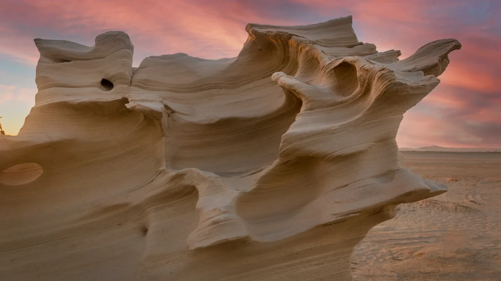 Imponente struttura sedimentaria in arenaria. Abu Dhabi, Emirati Arabi Uniti. Dune fossili di Al Wathba | Viaggio ad Abu Dhabi: dal deserto al mare | Viaggio su misura Alidays