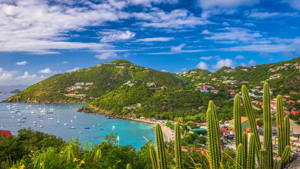 Skyline e porto di Gustavia, a Saint-Barthélemy, nei Caraibi | Viaggio di 8 giorni a Saint Barth, l’eleganza dei Caraibi