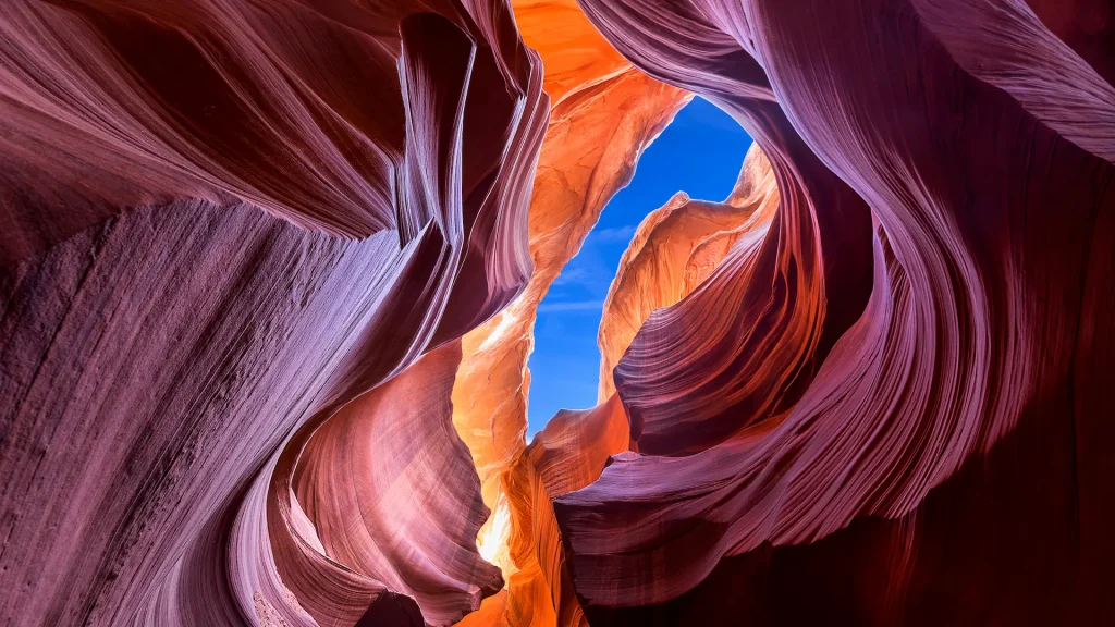 incredibili formazioni di arenaria nel famoso Lower Antelope Canyon vicino alla storica città di Page a Lake Powell, American Southwest, Arizona, USA | West Coast Grand Circle tour on the road | Alidays