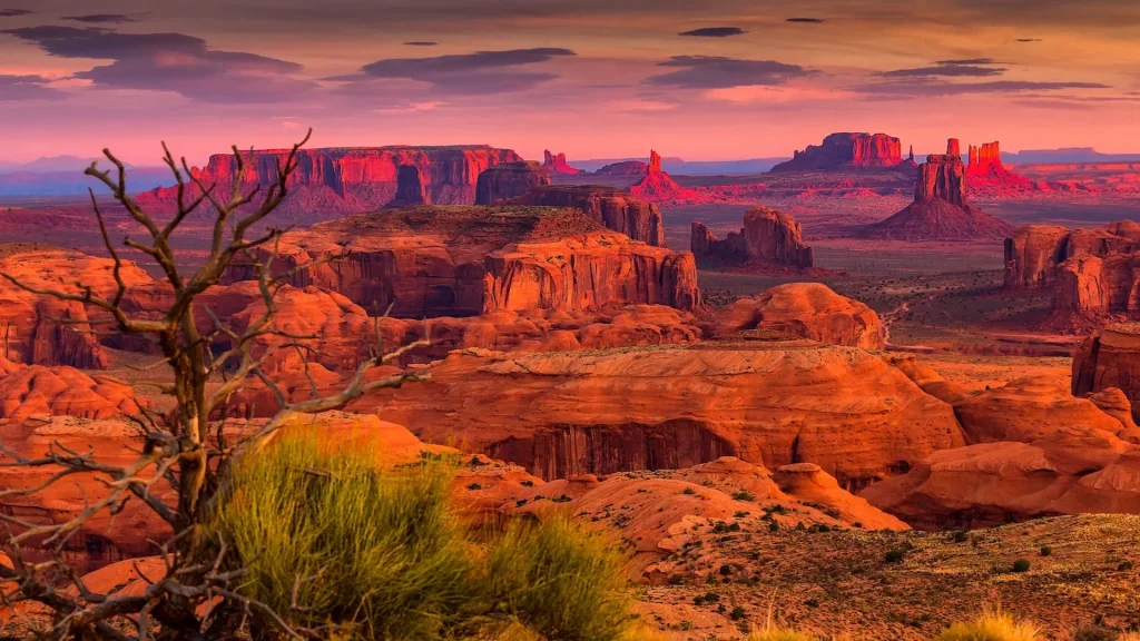 Alba a Hunts Mesa, luogo di maestosità tribale Navajo vicino alla Monument Valley, Arizona, USA | Tour Parchi Nazionali Stati Uniti: on the road tra i Parchi Nazionali di California, Utah e Arizona | Alidays