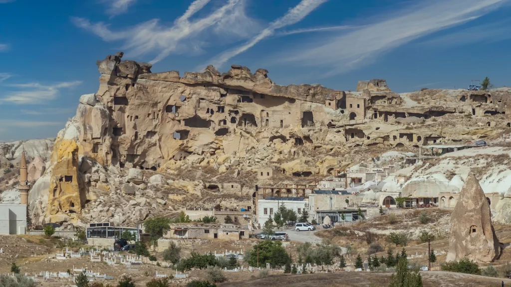 Çavuşin è un villaggio nel distretto di Avanos, provincia di Nevşehir, Cappadocia, Türkiye | Tour di gruppo in Cappadocia, terra d’incanto