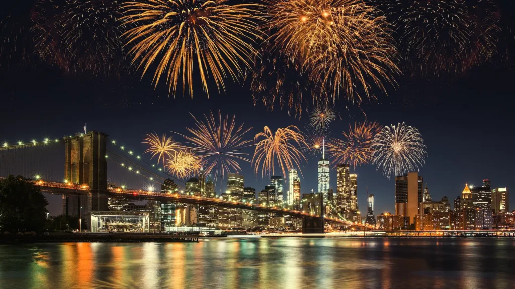 Veduta urbana di Manhattan (New York City, USA) con fuochi d'artificio | Capodanno a New York 6 giorni