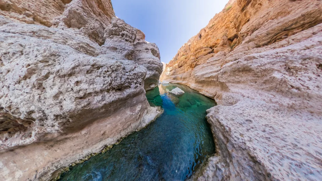 La pittoresca oasi di Wadi Hawer in Oman | Tour Oman 8 giorni tra wadi, deserto, montagne e mare | Alidays