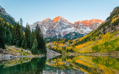 Campana Maroon in Colorado. In Aspen Colorado stagione autunnale.