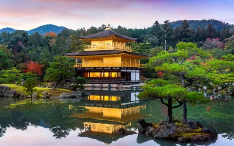 Il Padiglione d'Oro. Tempio Kinkakuji a Kyoto, Giappone.