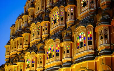 Il palazzo Hawa Mahal (Palazzo dei Venti) a Jaipur, Rajasthan