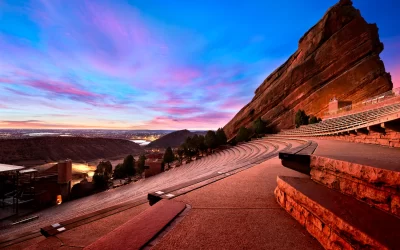 Red Rocks Park all'alba, vicino a Denver Colorado