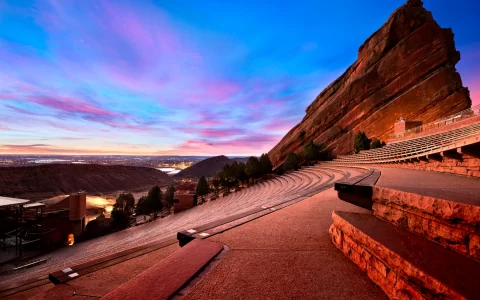 Red Rocks Park all'alba, vicino a Denver Colorado