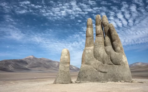Scultura a mano, il simbolo del deserto di Atacama in Cile