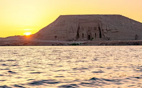 Templi di Abu Simbel visti da Lago Nasser