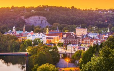 Frankfort, Kentucky, USA town skyline on the Kentucky River at dusk.