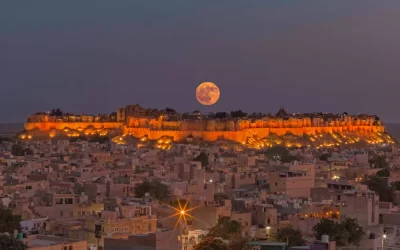 Jaisalmer- Full Moon. Jaisalmer Fort is situated in the city of Jaisalmer, in the Indian state of Rajasthan. It is believed to be one of the very few "living forts" in the world.