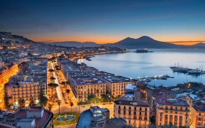 vista del golfo di napoli si sera con vesuvio nello sfono