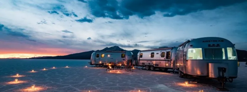 Aperitivo al tramonto nel Salar De Uyuni