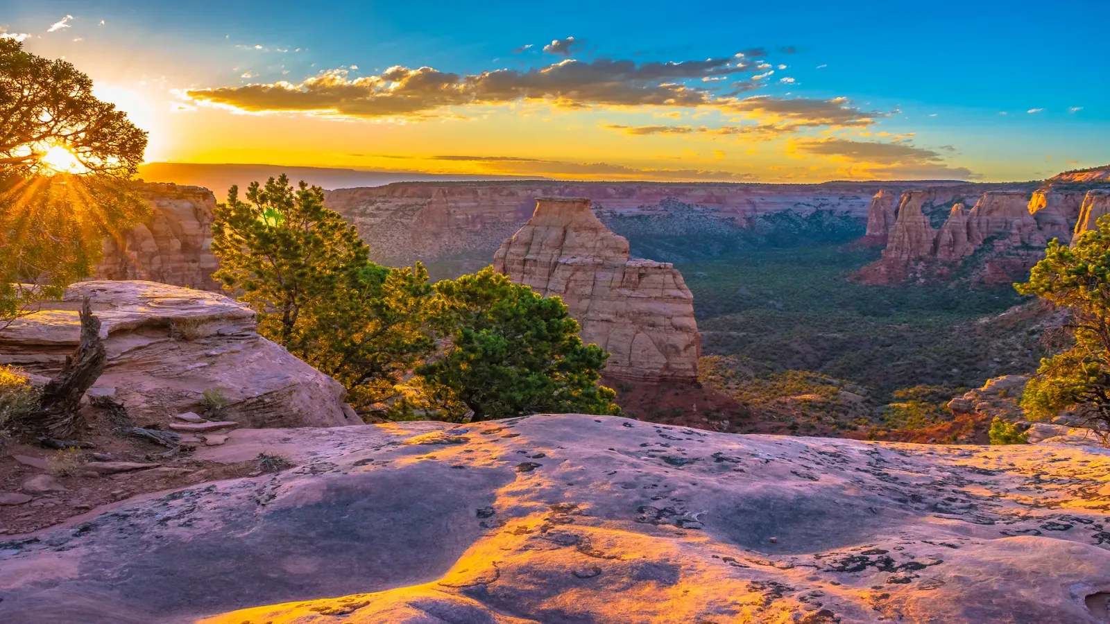 Alba al Colorado National Monument West USA | Alidays