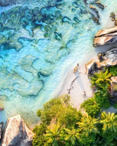 Singolari formazioni rocciose in granito e splendide spiagge di sabbia bianca con mare turchese alle Seychelles